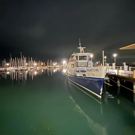 Louis Deluxe Apartment&private Garage * Desenzano del Garda