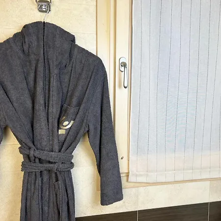 Louis Deluxe Apartment&private Garage Appartement Desenzano del Garda